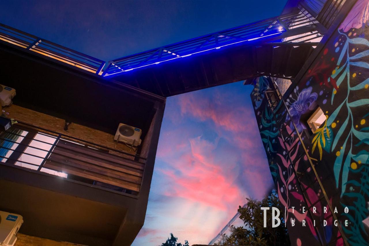 Hotel Terra Bridge Tiflis Exterior foto