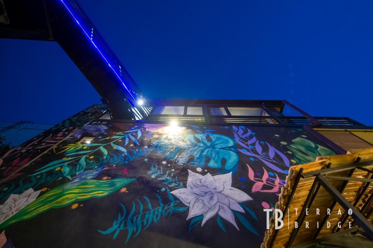 Hotel Terra Bridge Tiflis Exterior foto
